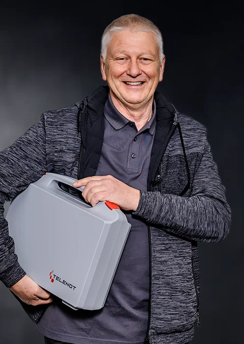 Porträt des Geschäftsführers der Sicherheitstechnik Brendt in Mechernich, verantwortlich für Alarmanlagen und moderne Sicherheitssysteme.