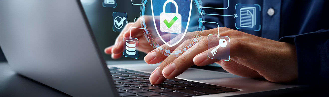 IT Dienstleistungen in Bad Münstereifel: Mann nutzt Laptop mit VPN und verschlüsseltem Datensicherheits- und Netzwerkschutzsystem